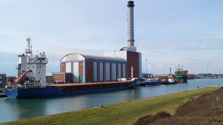 United ocean departs Shoreham Port