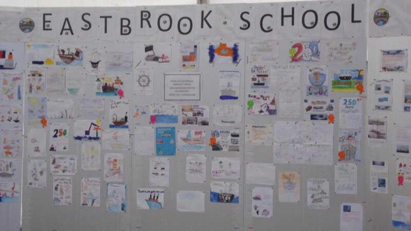 Port presents prizes at eastbrook primary school