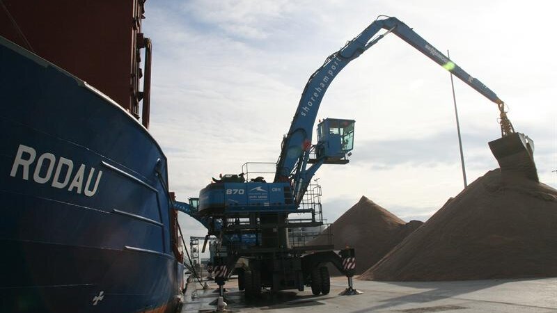 6,000 tonnes of rock salt discharged in just 3 days