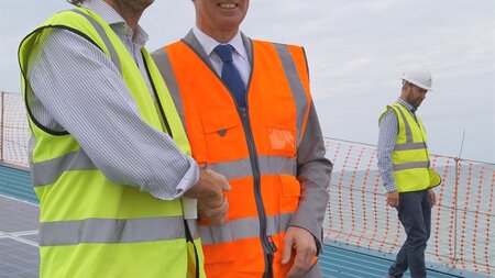 Minister congratulates solar panel project