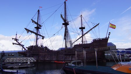 Galeón Andalucía arrives at Shoreham Port.