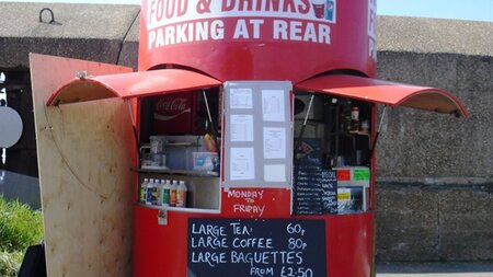 Port welcomes innovative food retailer 'red snack can'