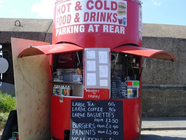 Port welcomes innovative food retailer 'red snack can'