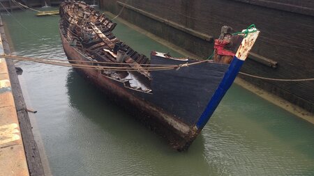 Port dismantles 1950's timber boat