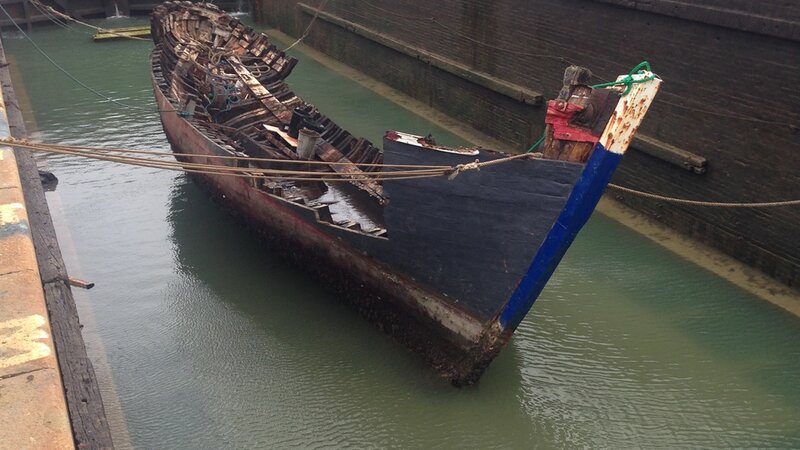 Port dismantles 1950's timber boat