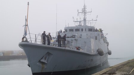 Community gathers to welcome hms Shoreham back to the port