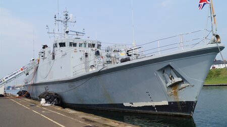 Community gathers to welcome hms Shoreham back to the port