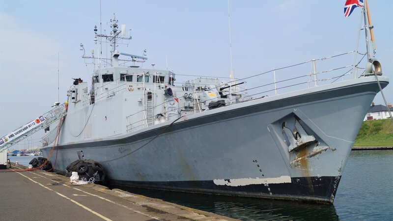 Community gathers to welcome hms Shoreham back to the port