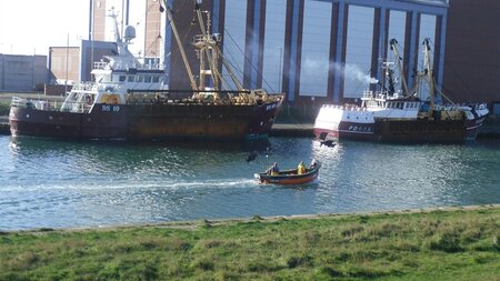 Fishermen take refuge in port