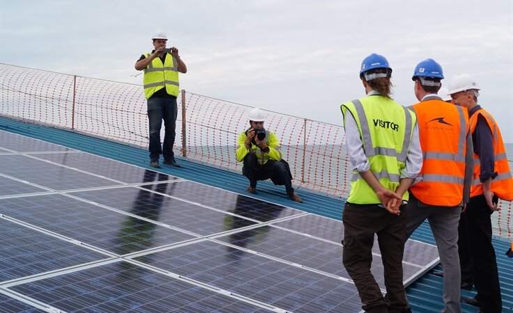 Minister congratulates solar panel project