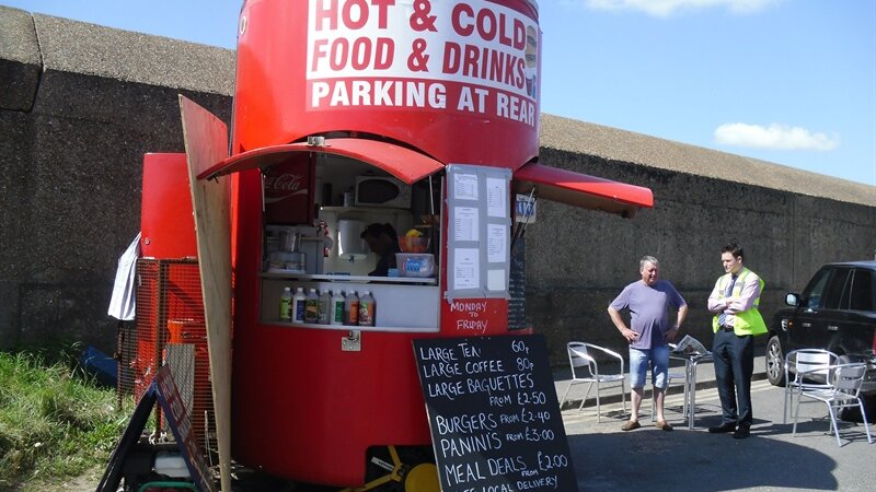 Port welcomes innovative food retailer 'red snack can'