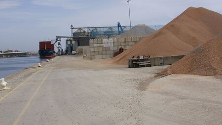 Port secures promising new contract