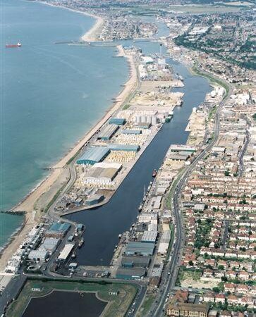 Shoreham Port keeps trust status