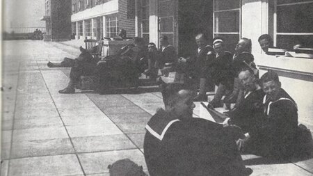 Cadet-Ratings relax in front of HMS King Alfred