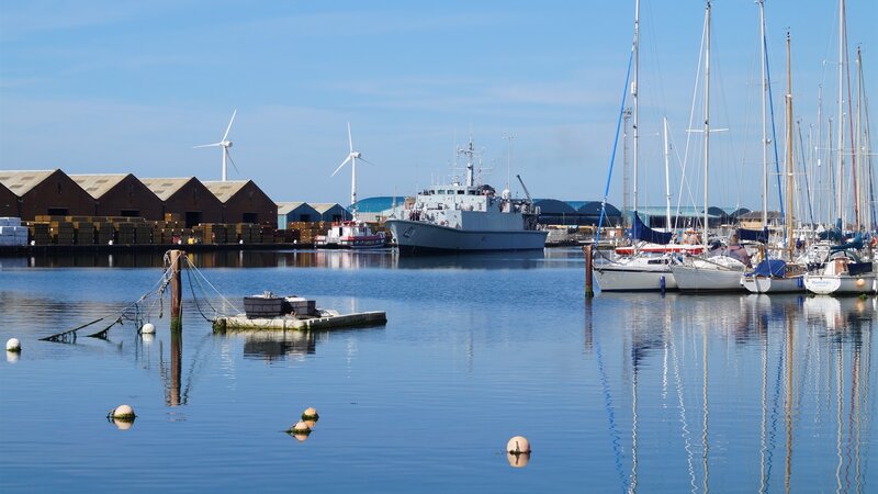 Hms Shoreham receives warm welcome back to her namesake port