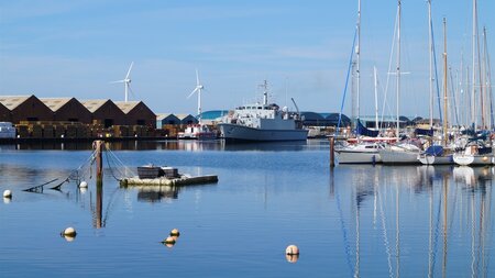 Hms Shoreham receives warm welcome back to her namesake port