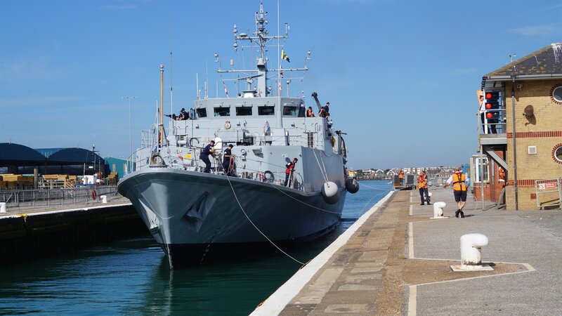 Hms Shoreham receives warm welcome back to her namesake port
