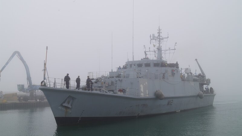 Community gathers to welcome hms Shoreham back to the port
