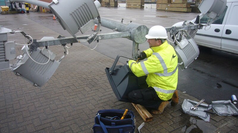 Port combats dark winter weather