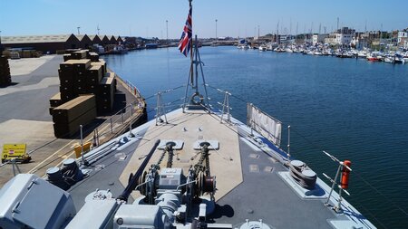 Hms Shoreham receives warm welcome back to her namesake port