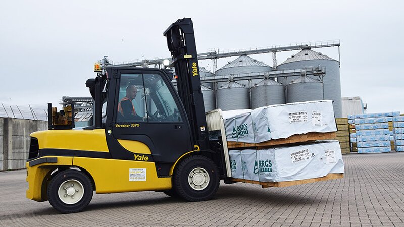 Shoreham Port invests £2m in UK-built Yale lift trucks from Forkway Group