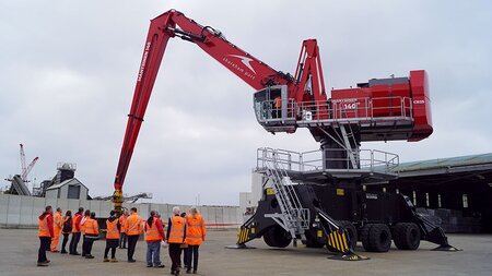 Shoreham Port enhances capability with UK’s first Mantsinen 140M crane